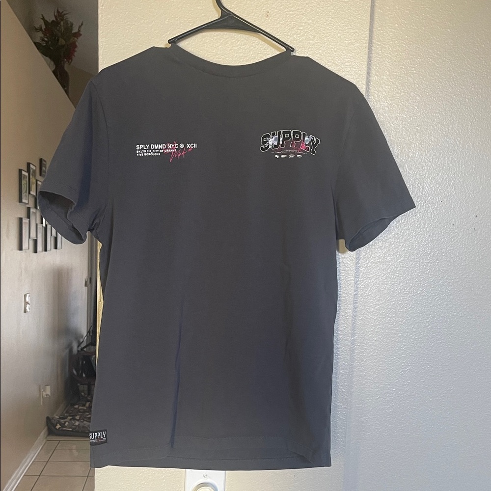 Men's Graphic Tee with Statue of Liberty Design